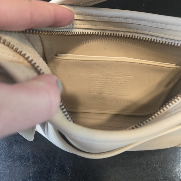 Vintage Coach Cream Shoulder Bag No. M8D - 9997 - Picture 9 of 13
